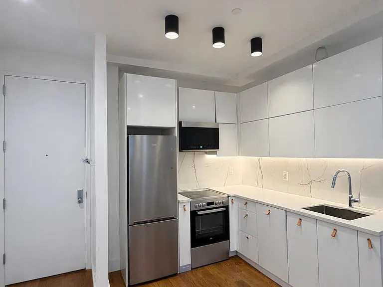 2561 Bedford Ave #4B — Photo 2