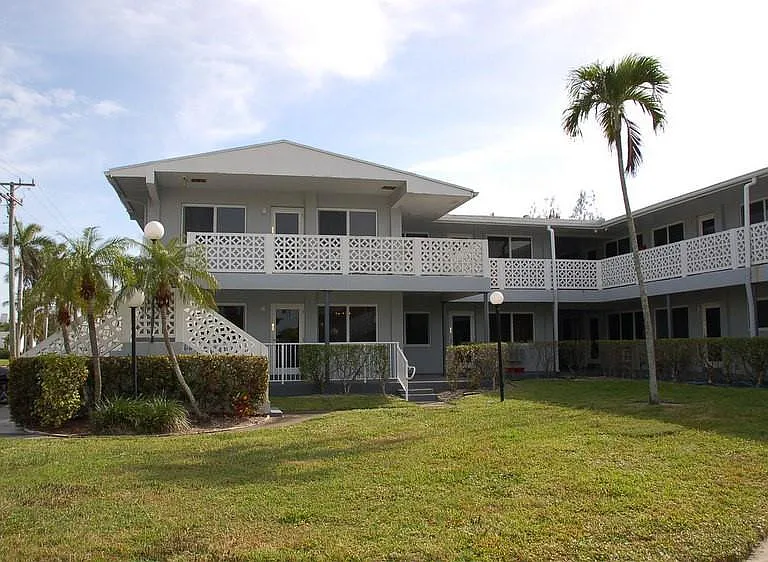 600 Layne Blvd #201 — Photo 2