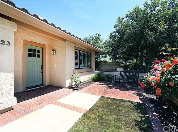 3rd image of 323 E Miramar Ave