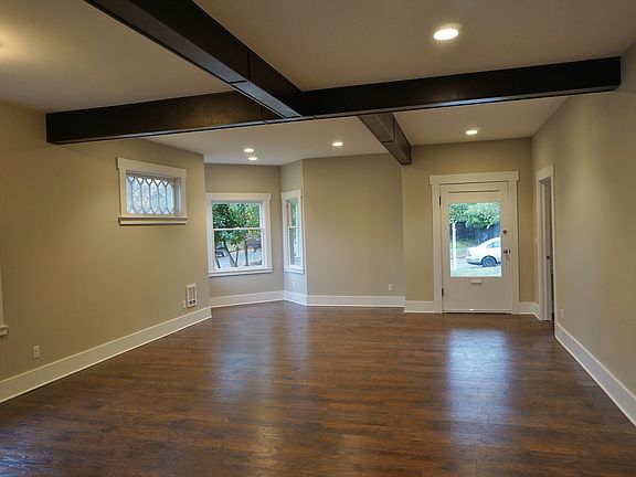 3rd image of 601 N Cushman Ave