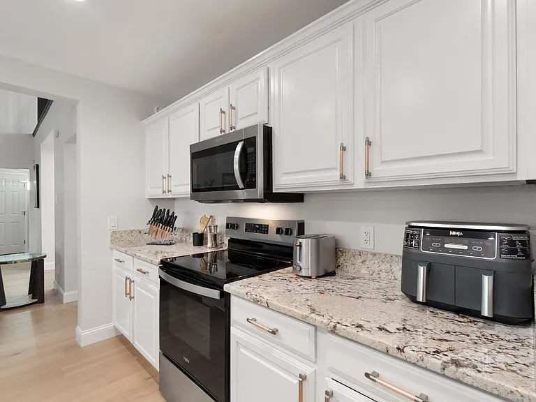 508 Bretts Way — Photo 12