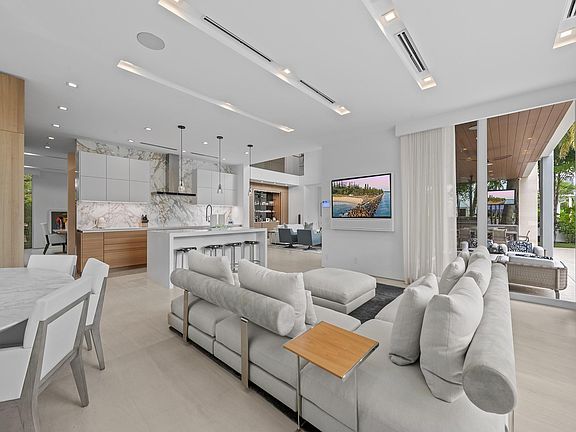 3rd image of 2312 Barcelona Drive