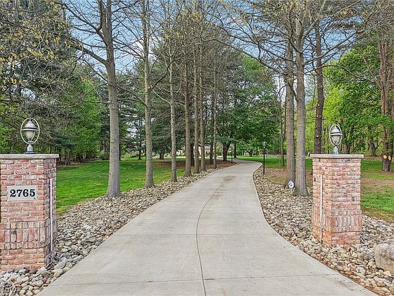 4th image of 2765 Graybill Rd