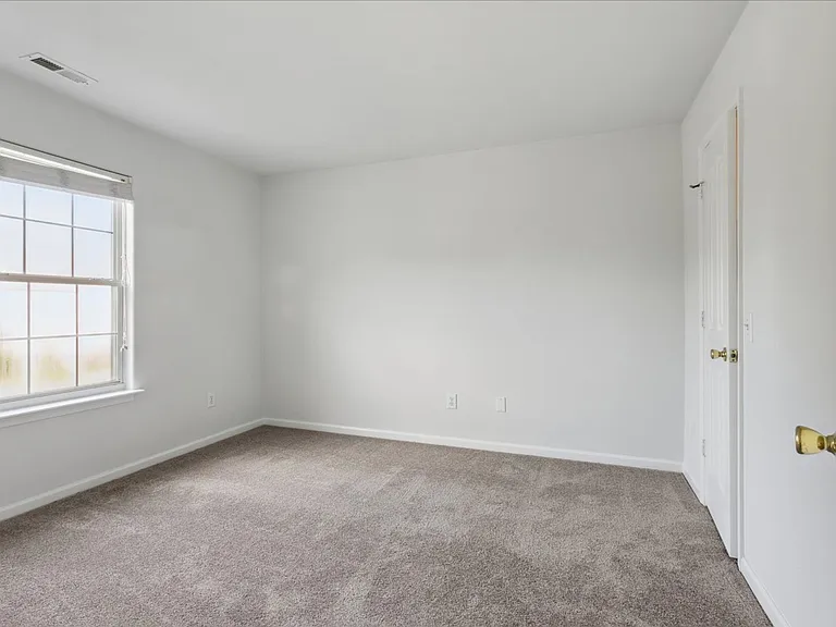 100 Post Oak Rd — Photo 17