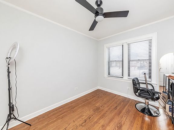 4th image of 4415 W School St #1