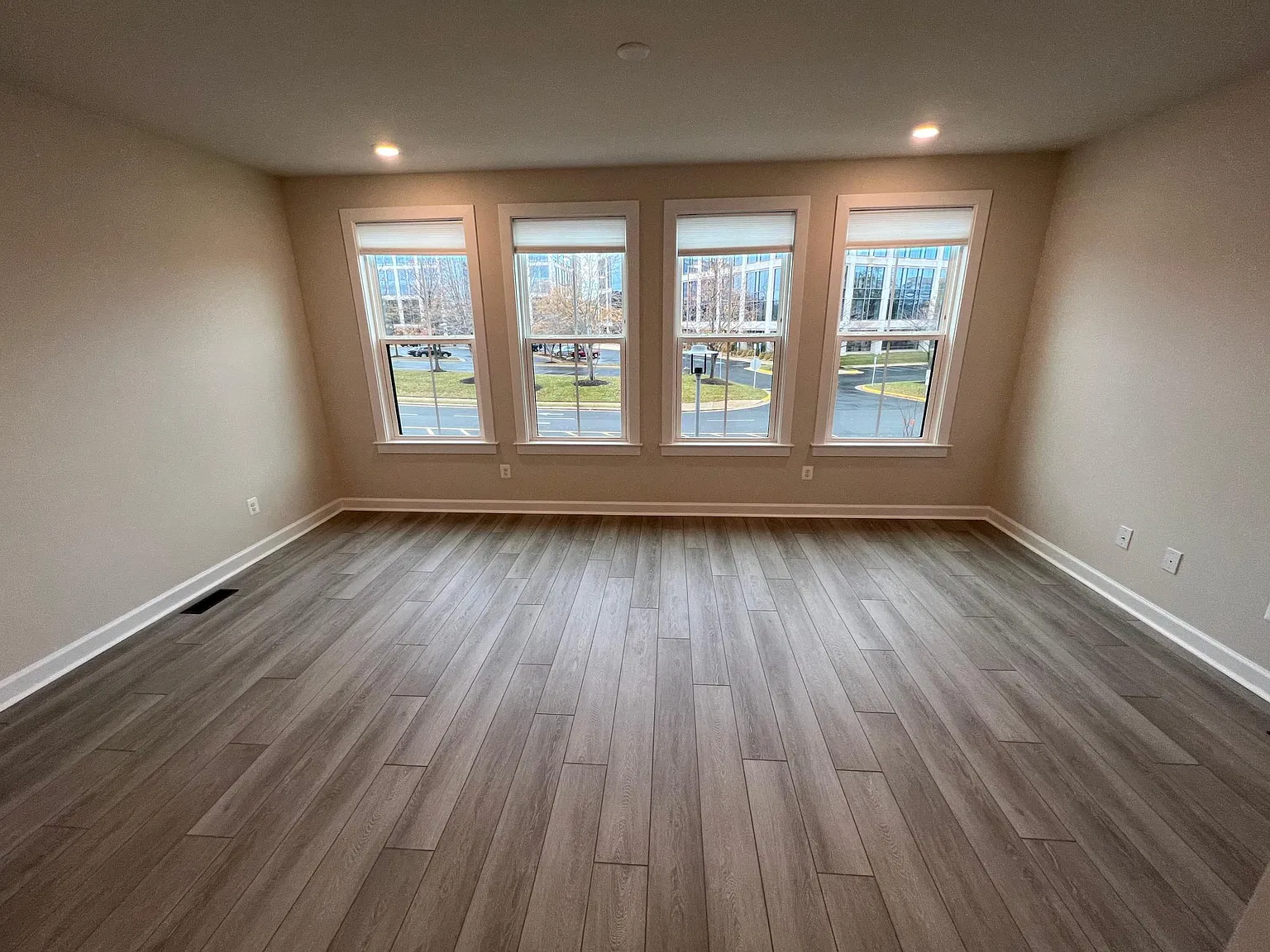 13008 Hattontown Sq — Photo 3