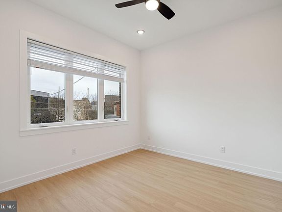 2nd image of 129 E Cumberland St Unit 3