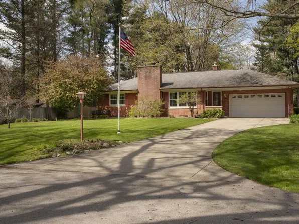 20215 Lark Dr, South Bend, IN 46637