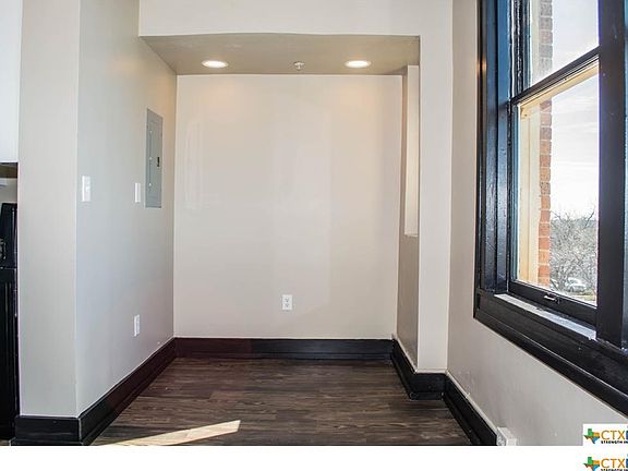 4th image of 301 N Austin St APT 2B