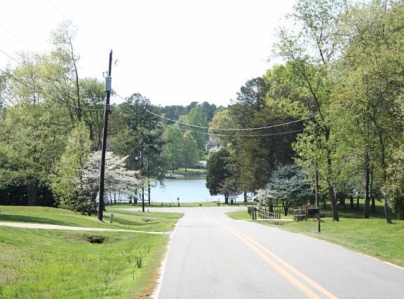 4th image of 133 Shoreline Loop