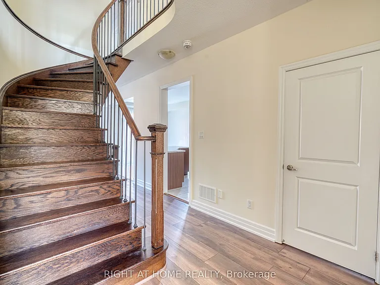17 Mercury Ave — Photo 18