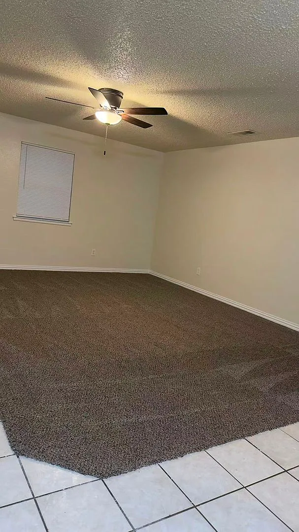 Beautiful 3 Bedroom 2 Bathroom in Rockwall! — Photo 2