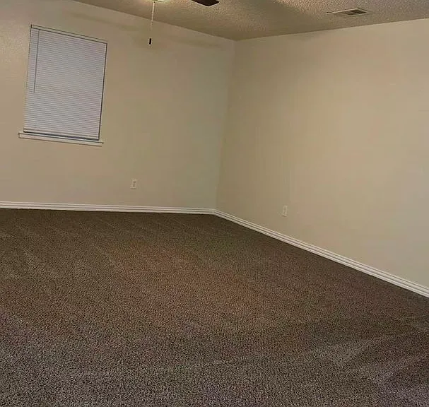 552 Trout St — Photo 2