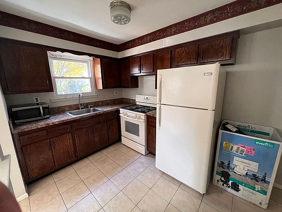 4th image of 292 Ada Dr #1