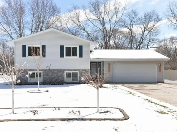 8371 Eastwood Rd, Mounds View, MN 55112