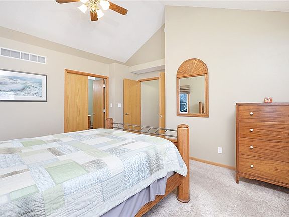5th image of 380 SW Kennybrook Dr