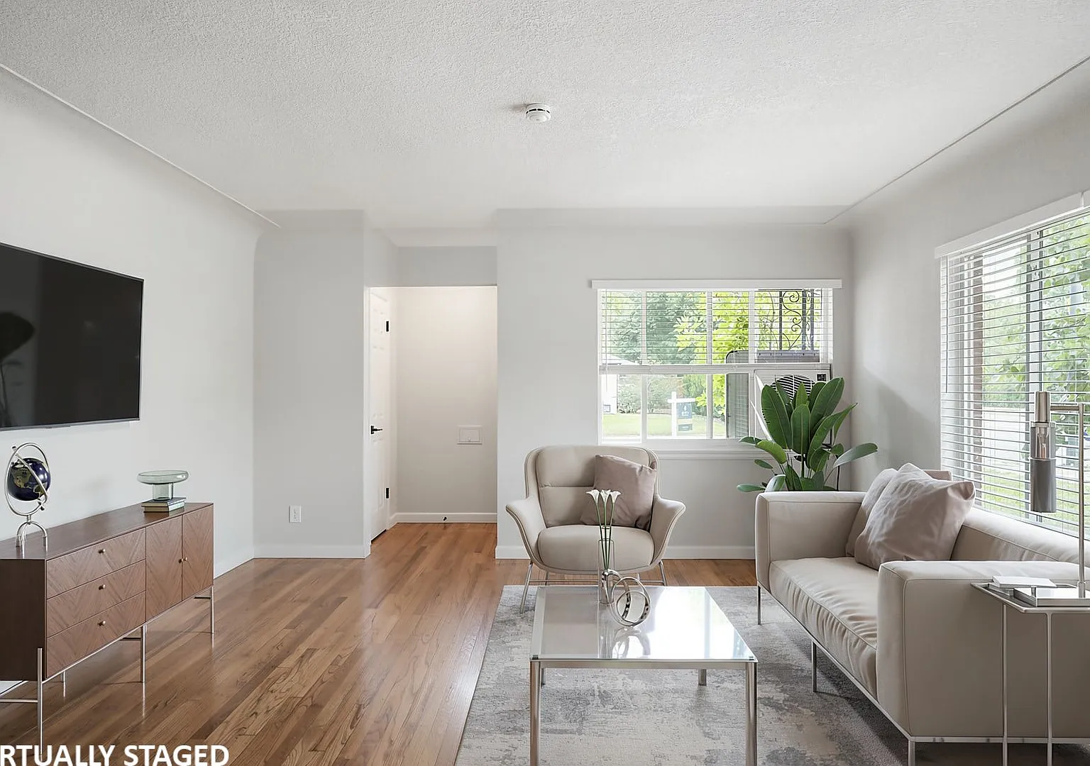 Recently Updated 4-Bedroom Near DU Utilities Included + Garage Available — Photo 2