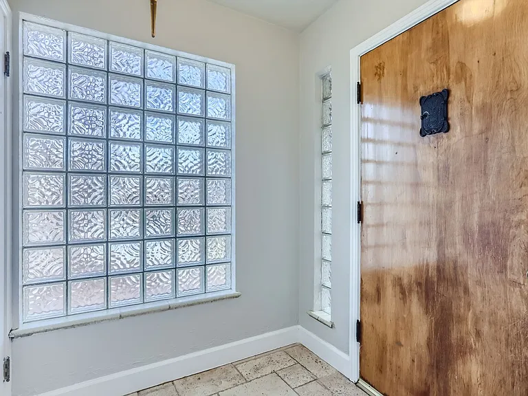 849 Grape St — Photo 5