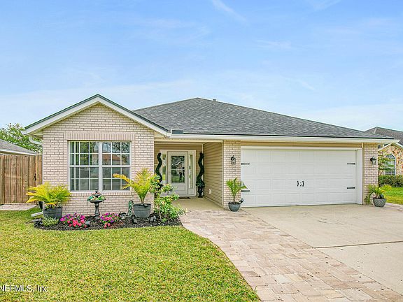 3rd image of 1922 WILLESDON Drive W