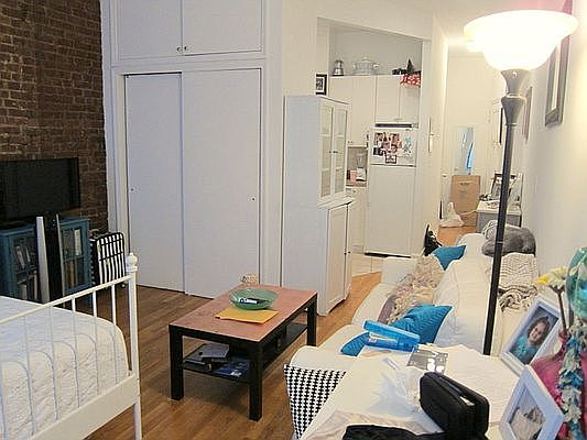 4th image of 424 E 75th St #1G