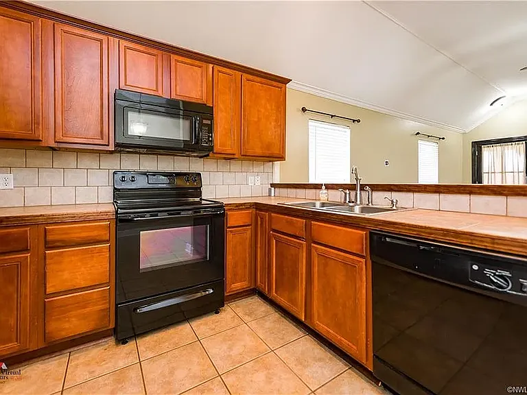 631 Whitefield Ln — Photo 10