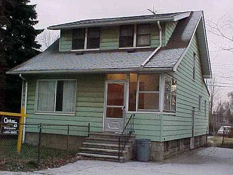 1st image of 28 Broadway St