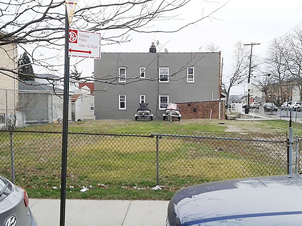 2nd image of 861 Pine St