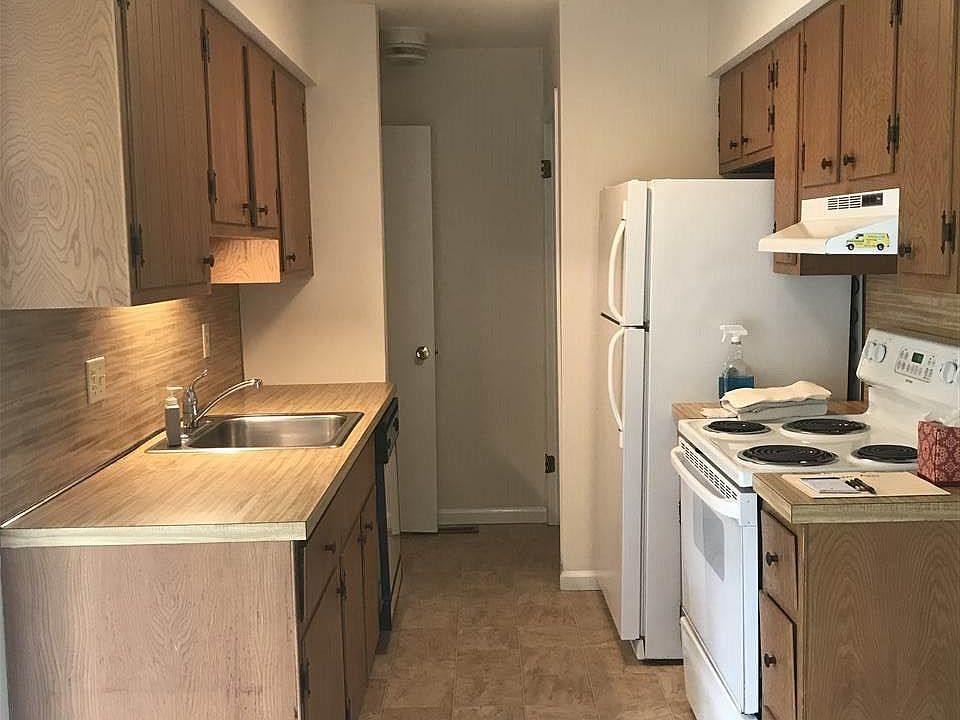 2nd image of 210 Pacific Ave