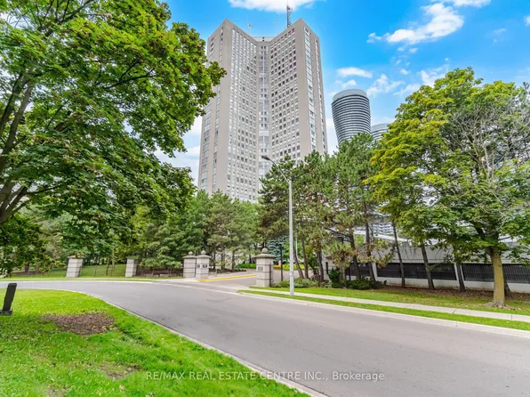 3650 Kaneff Cres #2601, Mississauga, ON L5A 4A1
