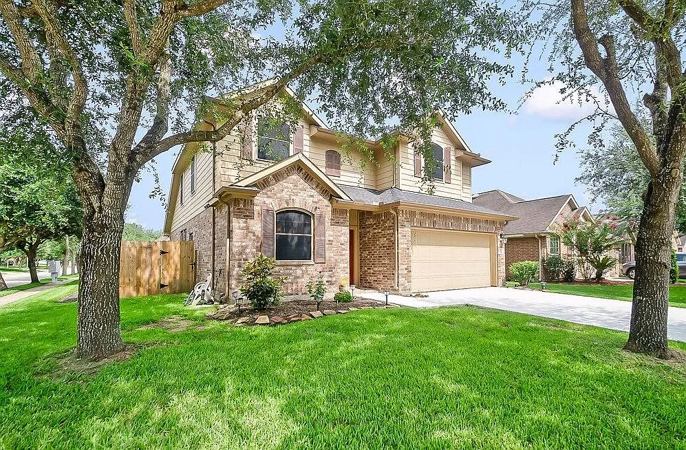 4 bed, 2.5 bath, 2233 sqft, $2,550 — Photo 1