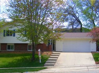 4202 Manor Woods Dr NW, Rochester, MN 55901