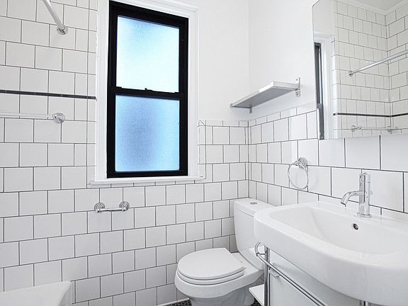 3rd image of 19 W 69th St APT 1103