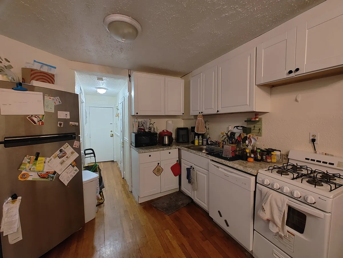 Building Photo - 72 Revere St #2A