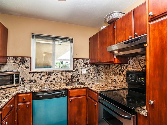4th image of 4477 Mentone Street #206