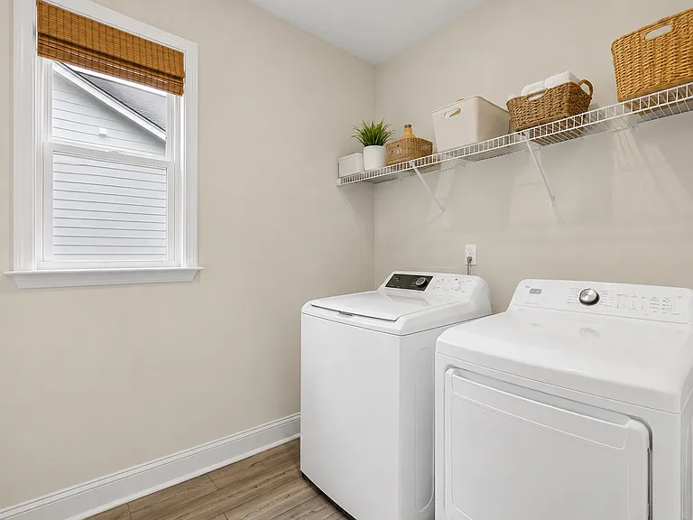 3453 Hillyard Dr — Photo 23