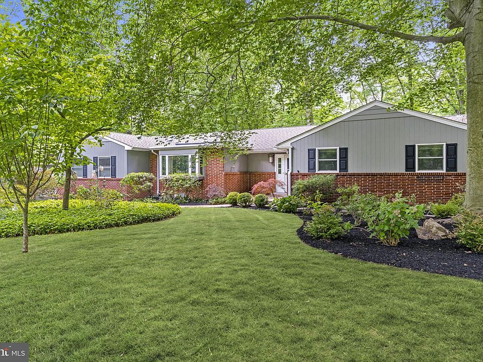 1st image of 104 Canterbury Dr
