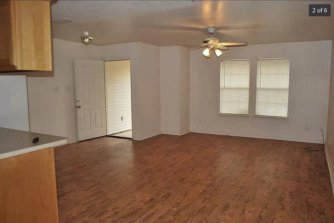 1219 Chestnut Ct — Photo 2