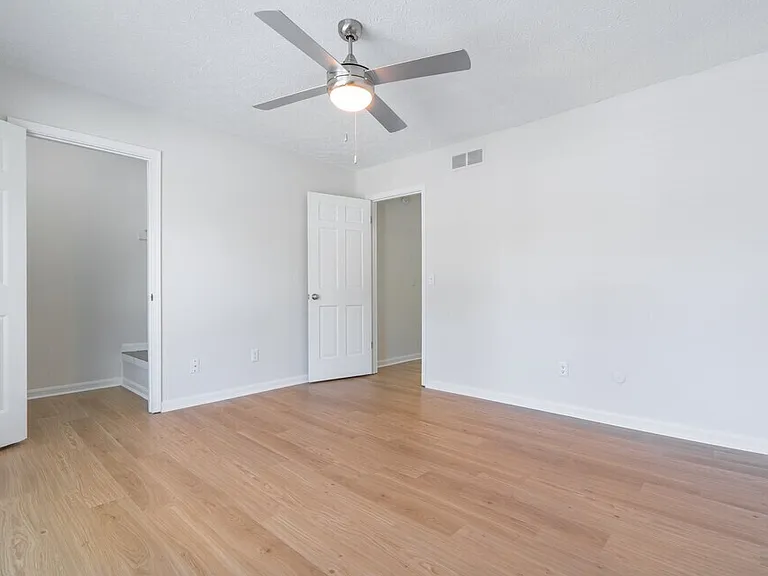 Lochwood Apartments — Photo 14