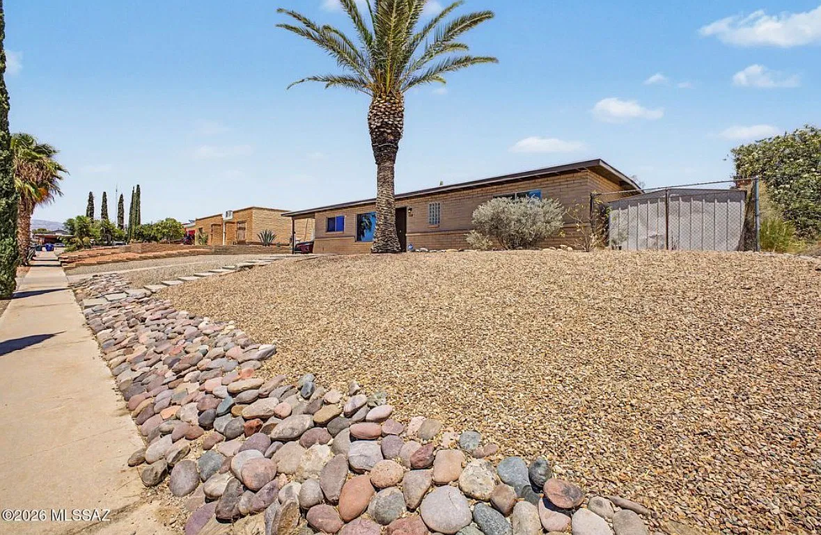 5 bed, 1898 sqft, $2,600 — Photo 3