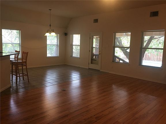 4th image of 709 Dewberry Dr
