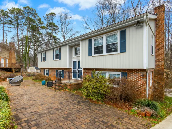 1105 Manchester Dr, Cary, NC 27511