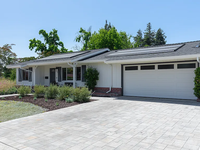 1495 Lamore Dr — Photo 2