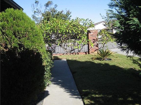 4th image of 704 E Fairway Dr