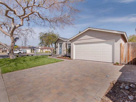 3rd image of 2043 Cabrillo Ct