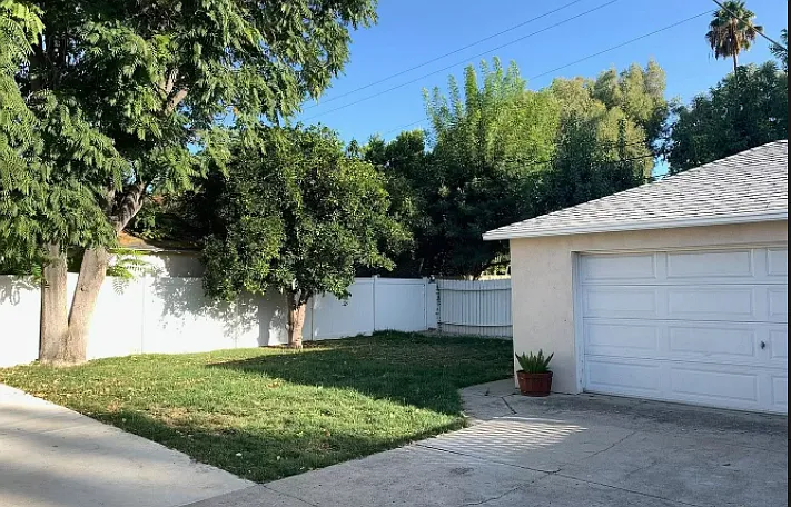 22034 Galvez St — Photo 14