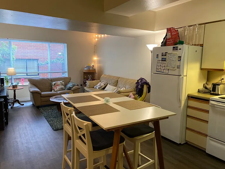 Adams Court Apartments — Photo 30
