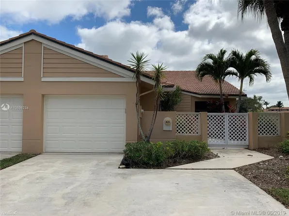 421 Prestwick Ln, Palm Beach Gardens, FL 33418