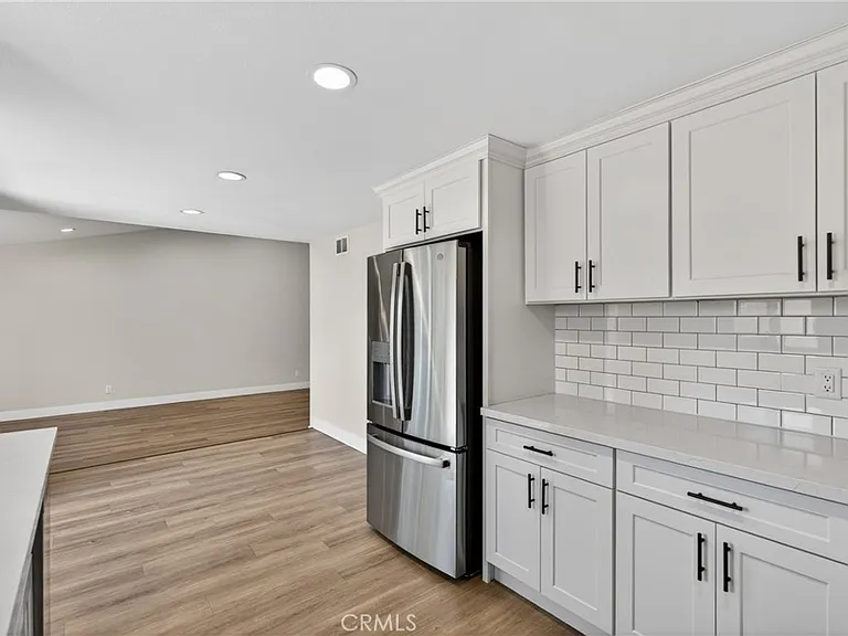 8416 Burnet Ave #7 — Photo 12