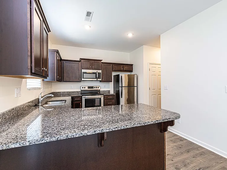 535 Calen Ln — Photo 6