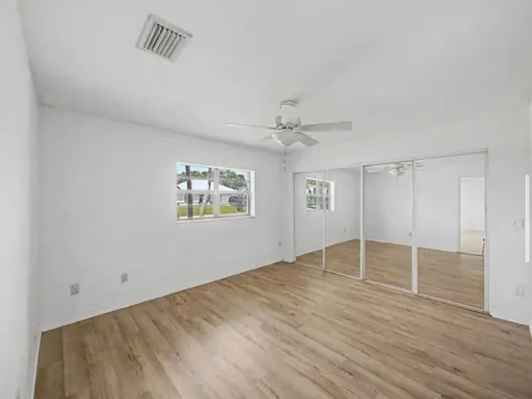 1149 SW Hogan St — Photo 6